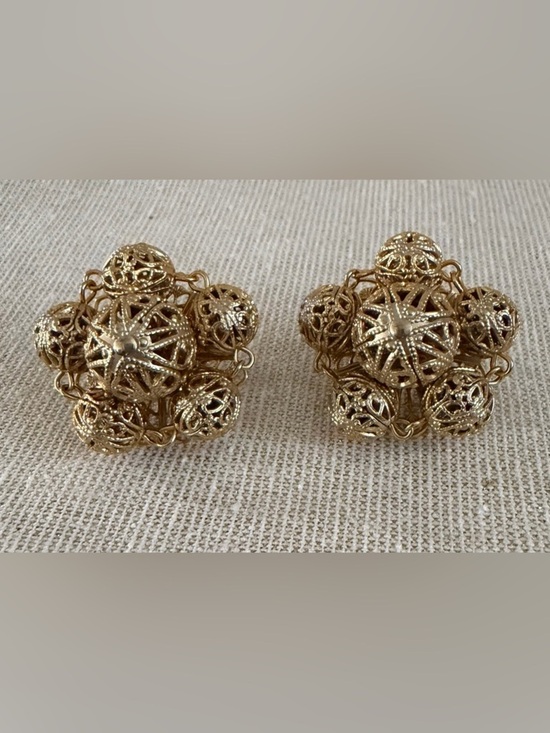 Jewelry - Vintage-Inspired Gold Filigree Cluster Clip Earrings - Gold